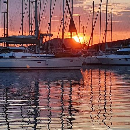 Porquerolles - Nuit Insolite A Bord Du Defi Fou Zewnętrze zdjęcie