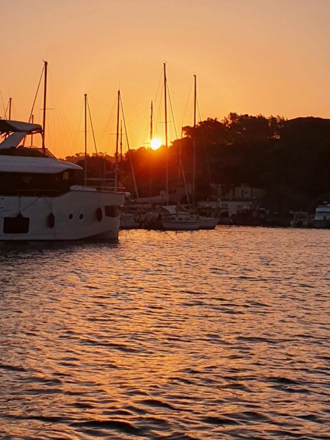 Porquerolles - Nuit Insolite A Bord Du Defi Fou Zewnętrze zdjęcie