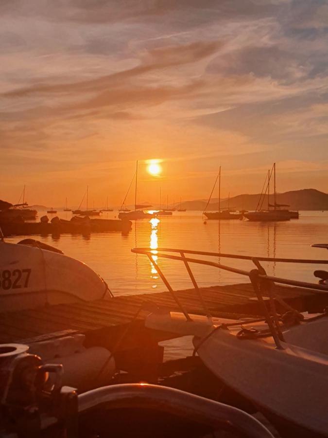 Porquerolles - Nuit Insolite A Bord Du Defi Fou Zewnętrze zdjęcie